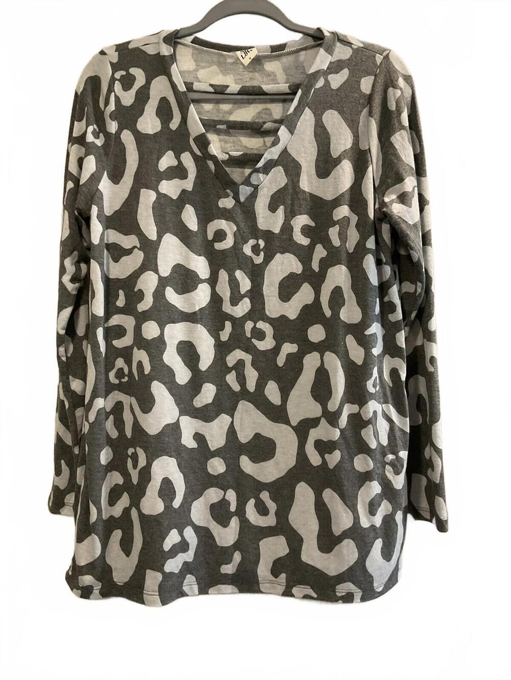 Sew in love womens Gray Camo Long Sleeve V Neck Shirt Size M